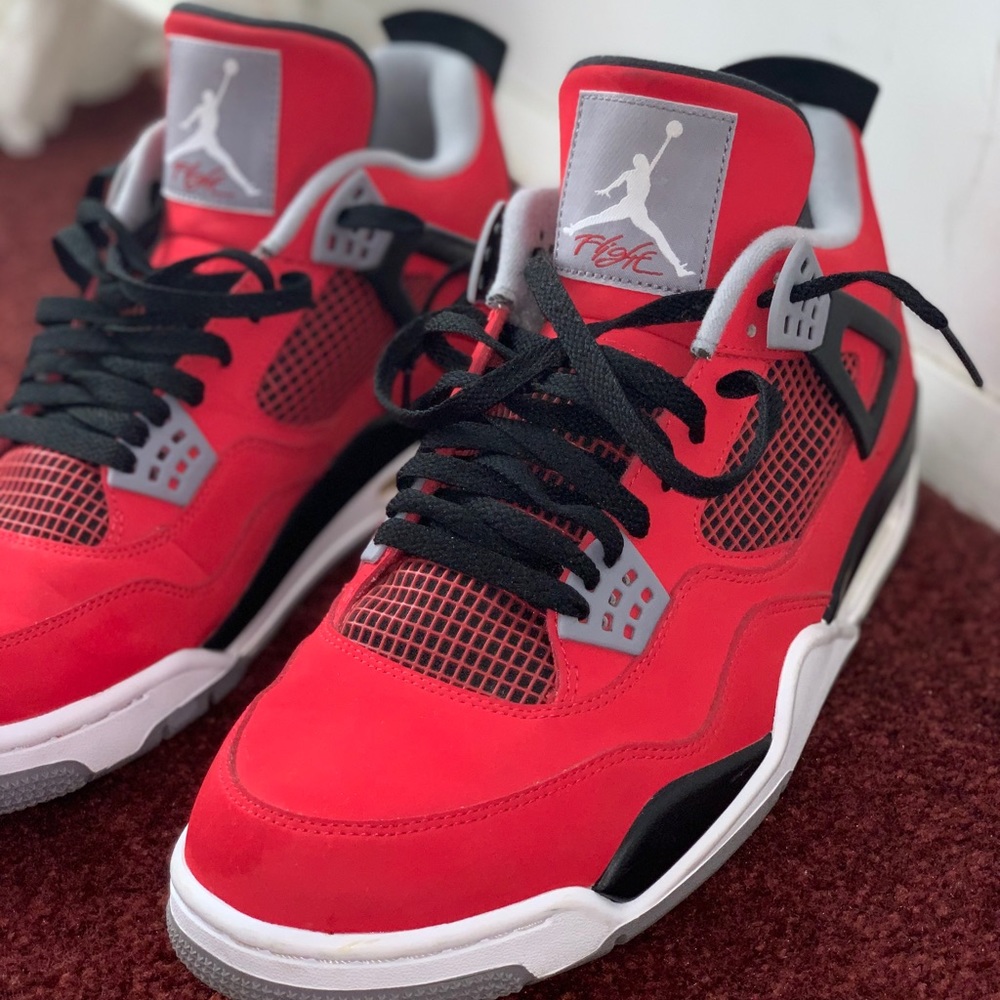 Jordan Toro 4s SZ 13 looks brand new